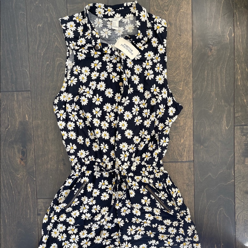 BRAND NEW DAISY SUMMER ROMPER